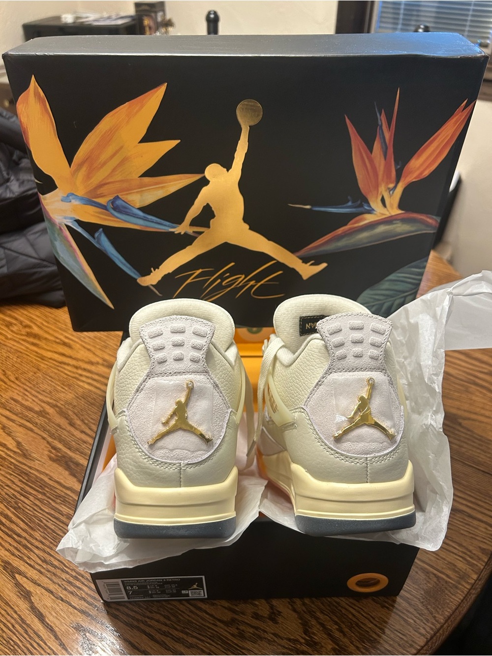 Air Jordan 4 retro Women’s Birds of paradise - Cream with Coral Details - Picture 11 of 12